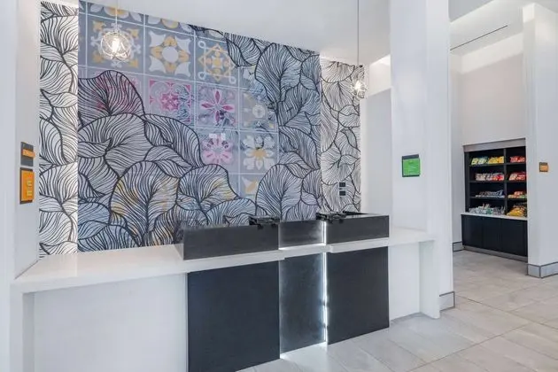 La Quinta Inn & Suites by Wyndham Chicago O'Hare-Rosemont - Lobi