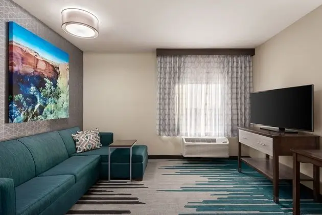 La Quinta Inn & Suites by Wyndham Clovis CA