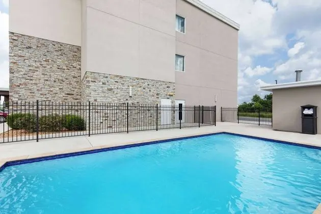 La Quinta Inn & Suites by Wyndham Cullman - Havuz