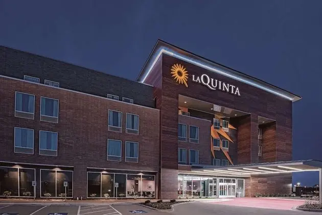 La Quinta Inn & Suites by Wyndham Dallas Grand Prairie North - Dış Mekan
