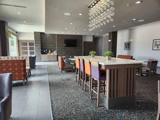 La Quinta Inn & Suites by Wyndham Dallas Grand Prairie North - Lobi