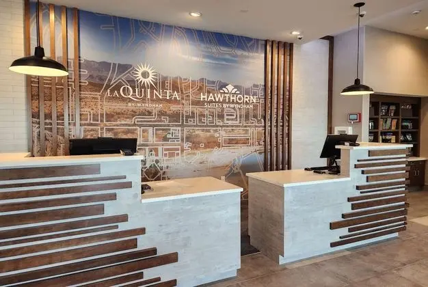 La Quinta Inn & Suites by Wyndham Del Rio - Lobi