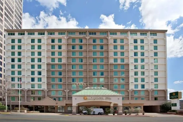 La Quinta Inn & Suites by Wyndham Downtown Conference Center - Dış Mekan