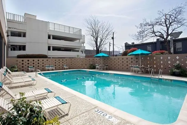 La Quinta Inn & Suites by Wyndham Downtown Conference Center - Havuz