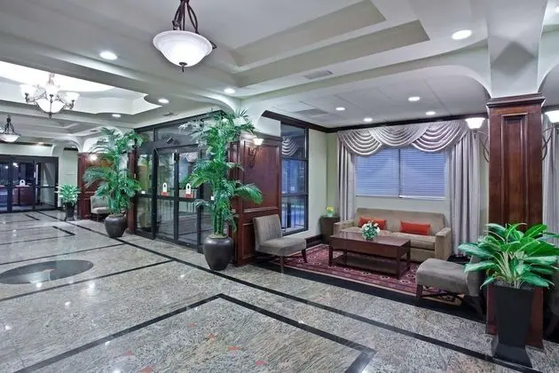 La Quinta Inn & Suites by Wyndham Downtown Conference Center - Lobi