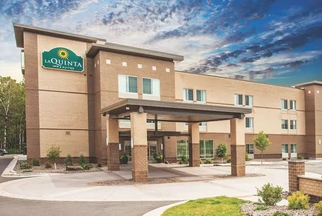 La Quinta Inn & Suites by Wyndham Duluth - Dış Mekan