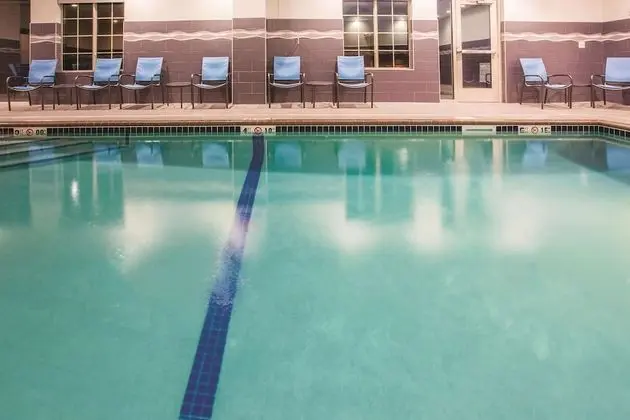 La Quinta Inn & Suites by Wyndham Duluth - Havuz