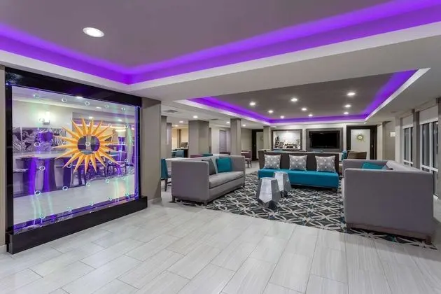 La Quinta Inn & Suites by Wyndham Effingham - Lobi