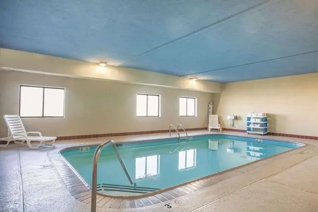 La Quinta Inn & Suites by Wyndham Elizabethtown - Havuz