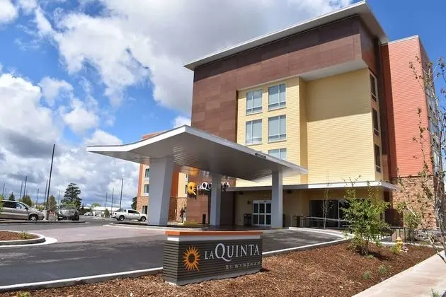 La Quinta Inn & Suites by Wyndham Flagstaff East I-40 - Dış Mekan