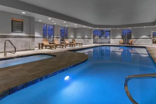 La Quinta Inn & Suites by Wyndham Flagstaff East I-40 - Havuz