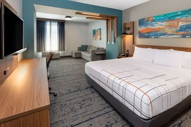 La Quinta Inn & Suites by Wyndham Frisco