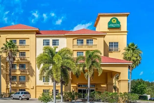 La Quinta Inn & Suites by Wyndham Ft. Pierce - Dış Mekan
