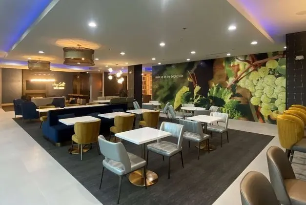 La Quinta Inn & Suites By Wyndham Galt - Lobi