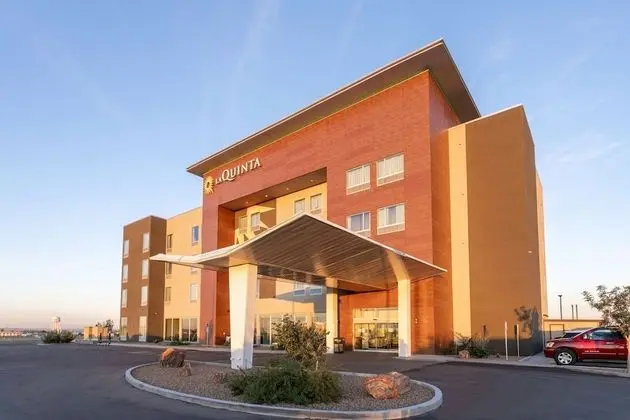 La Quinta Inn & Suites by Wyndham Holbrook Petrified Forest - Dış Mekan