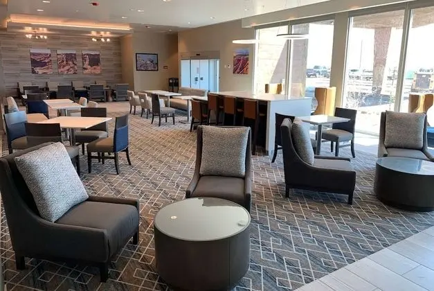 La Quinta Inn & Suites by Wyndham Holbrook Petrified Forest - Lobi
