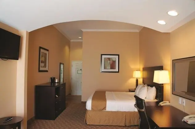 La Quinta Inn & Suites by Wyndham Houston-Magnolia