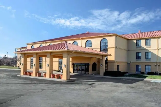 LA QUINTA INN SUITES BY WYNDHAM INDIANAPOLIS