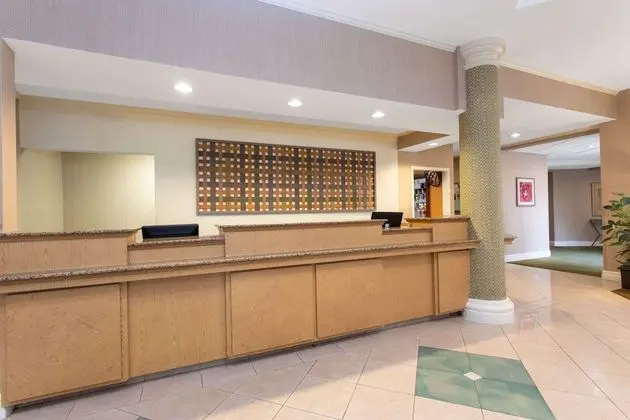 La Quinta Inn & Suites by Wyndham Jacksonville Butler Blvd - Lobi