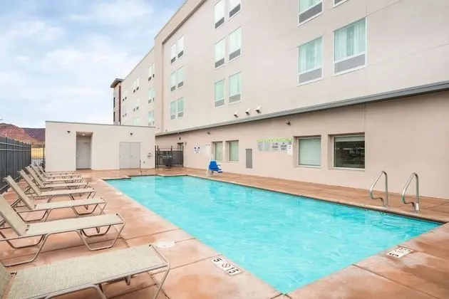La Quinta Inn & Suites by Wyndham Kanab - Havuz