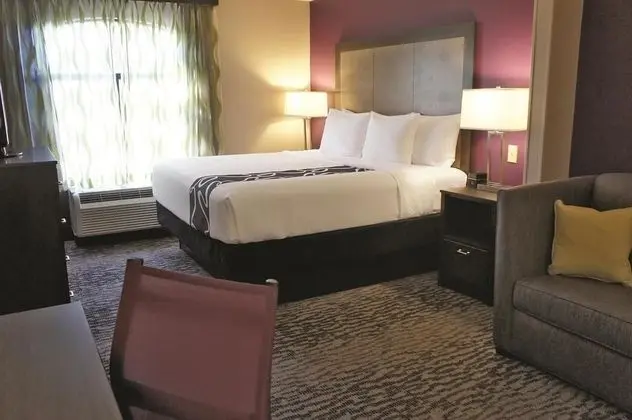 La Quinta Inn Suites by Wyndham - Kennesaw