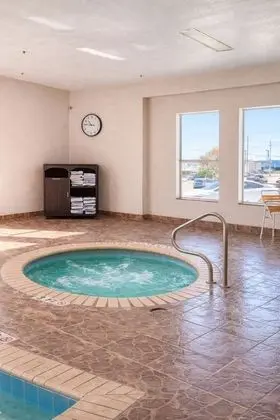 La Quinta Inn & Suites by Wyndham Kerrville - Havuz