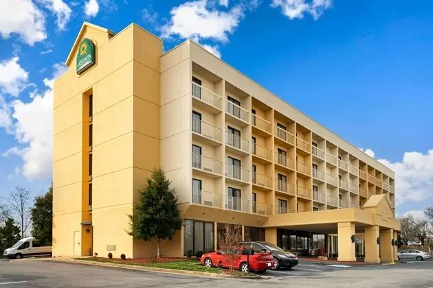 LA QUINTA INN SUITES BY WYNDHAM KINGSPORT