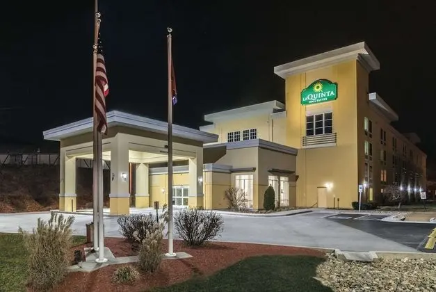 La Quinta Inn & Suites by Wyndham Knoxville Papermill - Dış Mekan