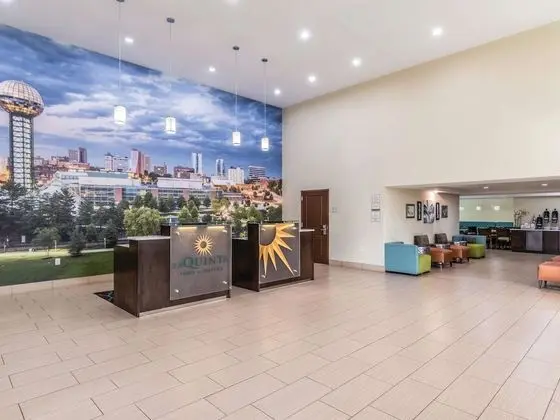 La Quinta Inn & Suites by Wyndham Knoxville Papermill - Lobi