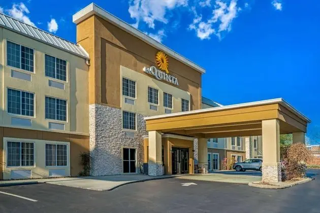 LA QUINTA INN SUITES BY WYNDHAM KNOXVILLE