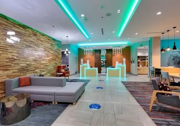 La Quinta Inn & Suites by Wyndham Lakeway - Lobi