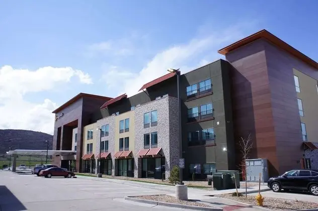 La Quinta Inn & Suites by Wyndham Littleton/Red Rocks - Dış Mekan