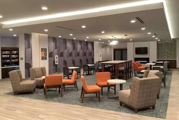La Quinta Inn & Suites by Wyndham Littleton/Red Rocks - Lobi