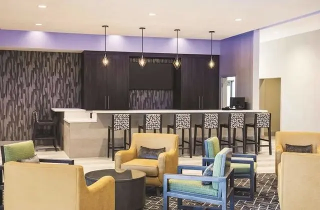 La Quinta Inn & Suites by Wyndham Locust Grove - Lobi