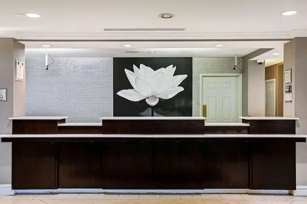 La Quinta Inn & Suites by Wyndham Macon - Lobi