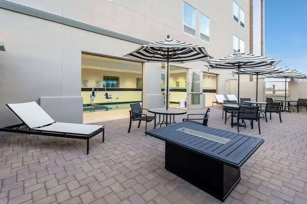 La Quinta Inn & Suites by Wyndham Maricopa - Copper Sky - Havuz