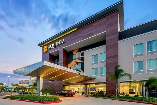 La Quinta Inn & Suites by Wyndham McAllen Convention Center - Dış Mekan