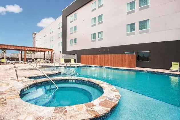 La Quinta Inn & Suites by Wyndham McAllen Convention Center - Havuz
