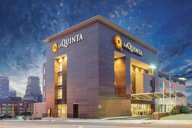 La Quinta Inn & Suites by Wyndham Memphis Downtown - Dış Mekan