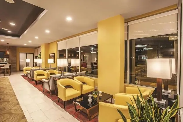 La Quinta Inn & Suites by Wyndham Morgan Hill-San Jose South - Lobi