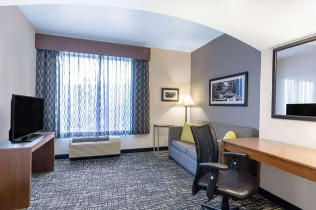 La Quinta Inn & Suites by Wyndham Morgantown