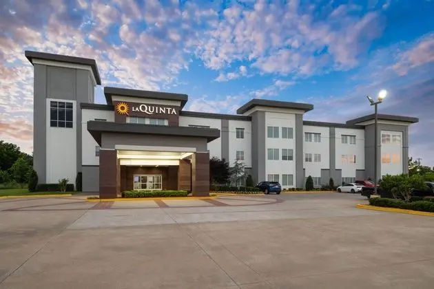 La Quinta Inn & Suites by Wyndham Muskogee - Dış Mekan