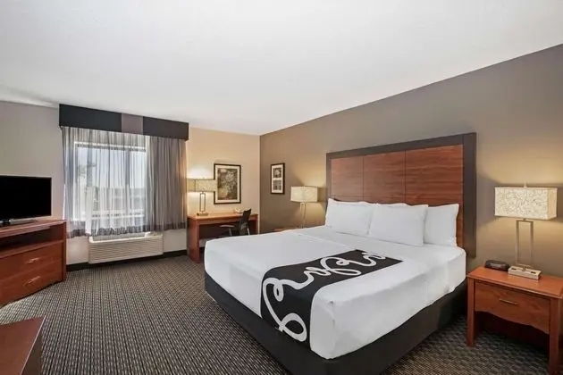 LA QUINTA INN SUITES BY WYNDHAM N LITTLE ROCK MCCA