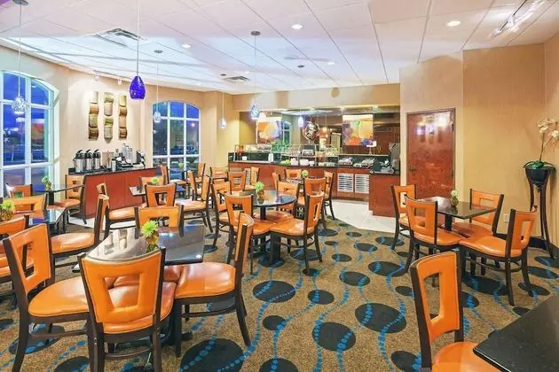 La Quinta Inn & Suites by Wyndham OKC North - Quail Springs - Kahvaltı