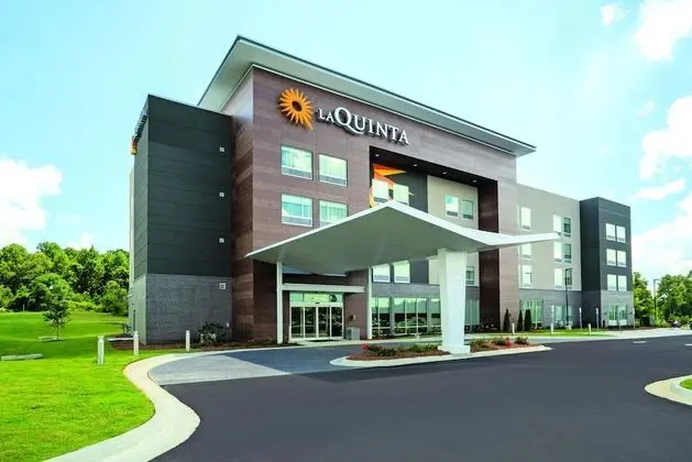 La Quinta Inn & Suites by Wyndham Opelika Auburn - Dış Mekan