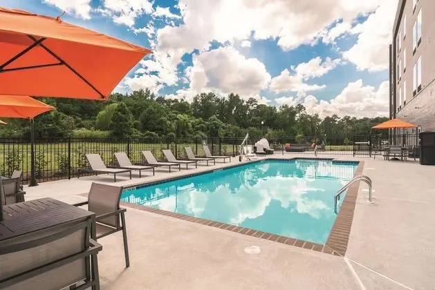La Quinta Inn & Suites by Wyndham Opelika Auburn - Havuz