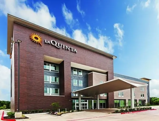 La Quinta Inn & Suites by Wyndham Orlando - IDrive Theme Parks - Dış Mekan