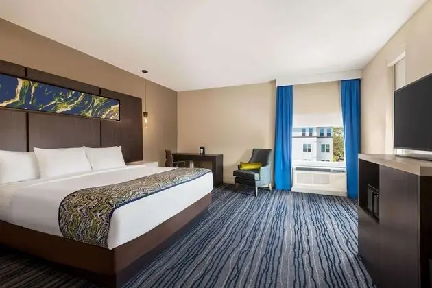 La Quinta Inn & Suites by Wyndham Orlando - IDrive Theme Parks - Oda