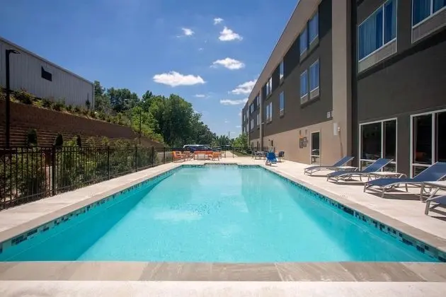 La Quinta Inn & Suites by Wyndham Oxford - Havuz