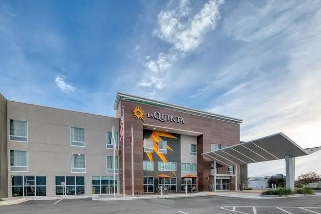 La Quinta Inn & Suites by Wyndham Perry - Dış Mekan